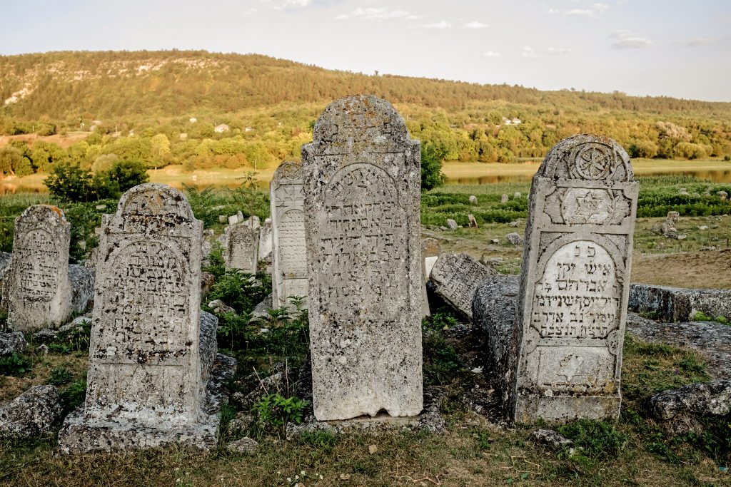 Fotografie: Cimitirul evreiesc de la Vadul Rașcov