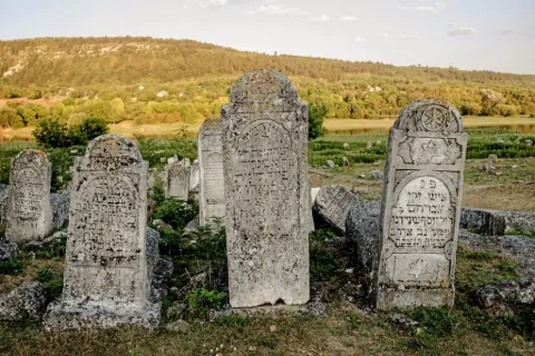 Fotografie: Cimitirul evreiesc de la Vadul Rașcov