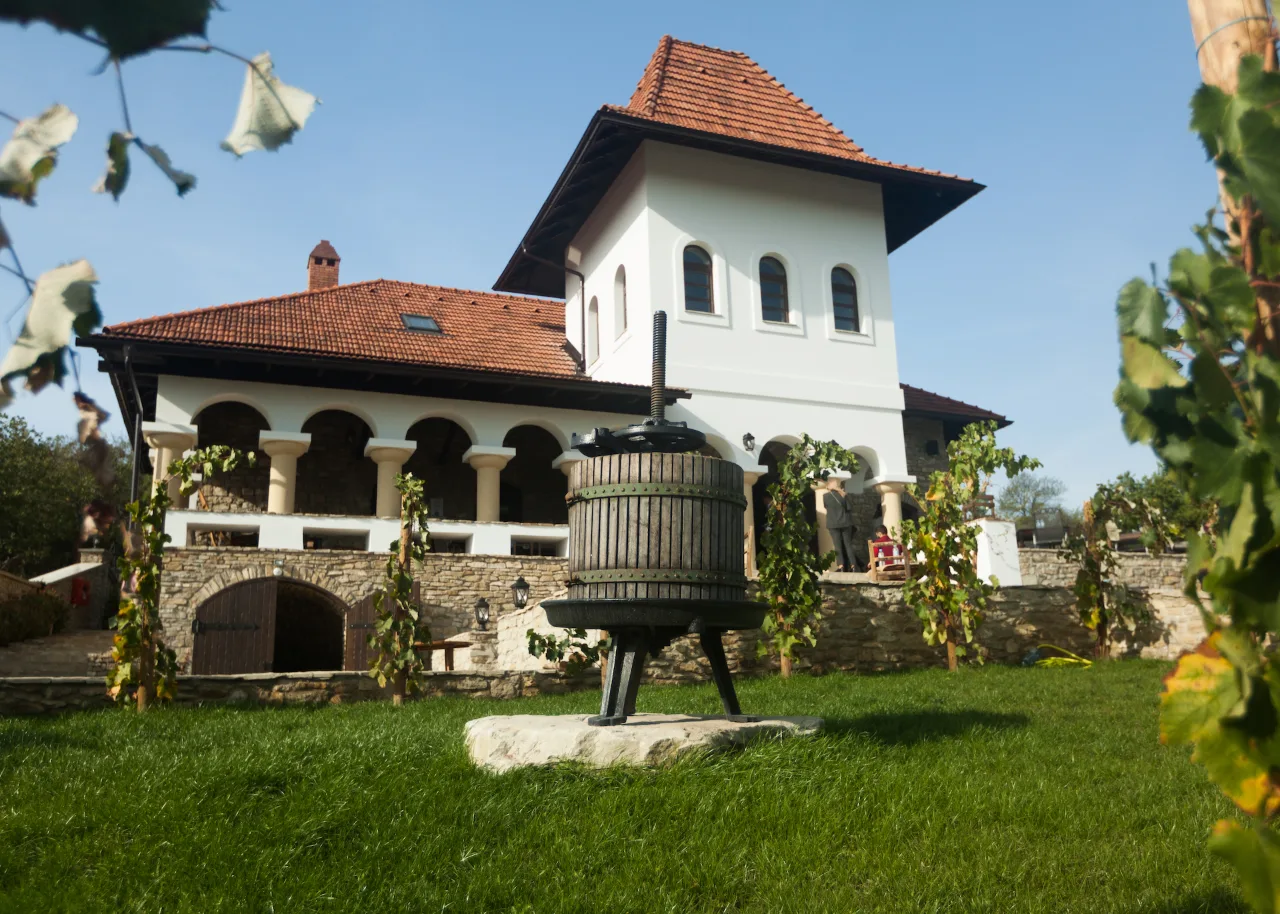Vacanță cu degustare de vinuri în Moldova, Crama Mircesti winery.