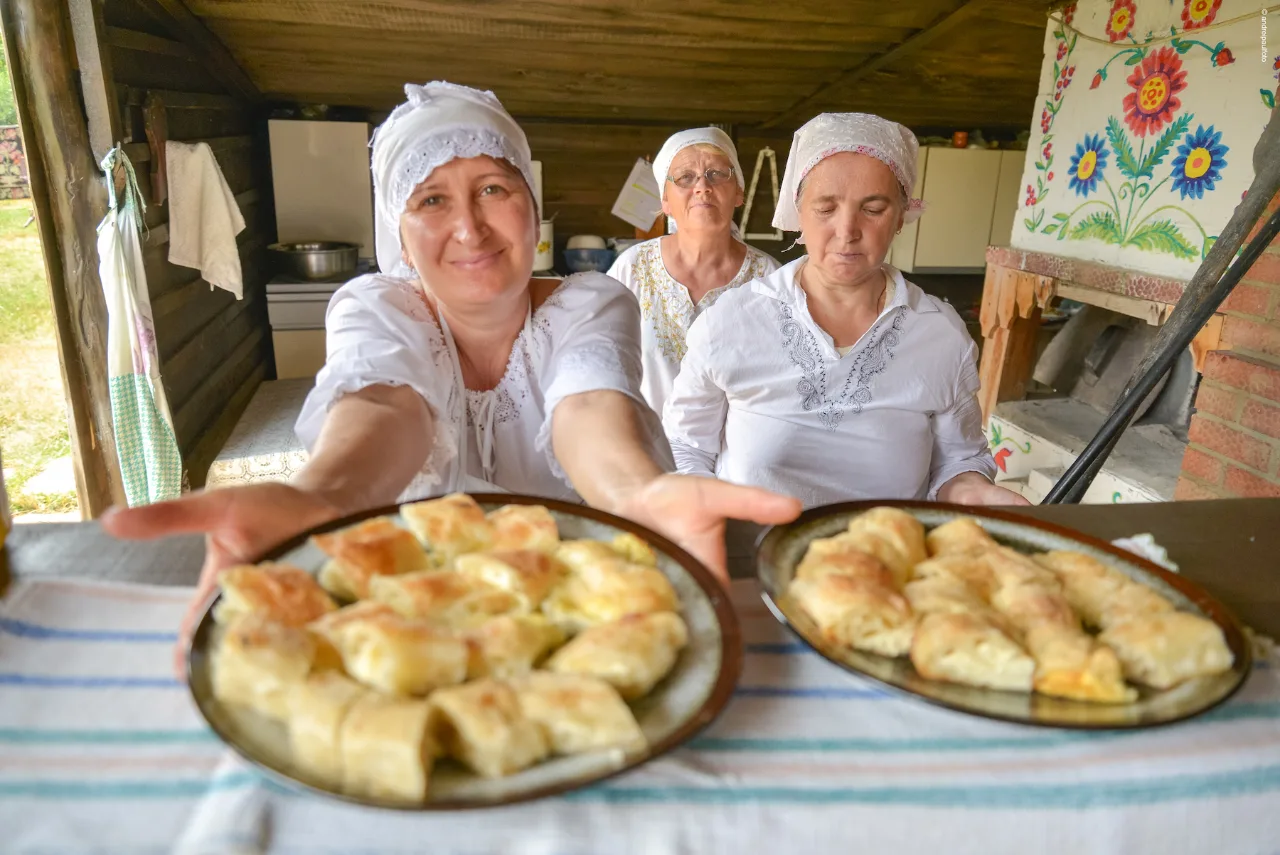Moldovan food, traditional plancinte (stuffed pastry)